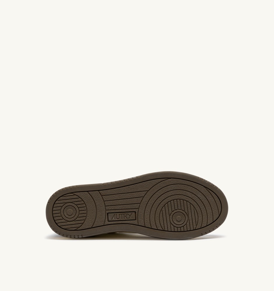 MEDALIST LOW IN CHOCOLATE CHIP AND SKY LEATHER AND SUEDE