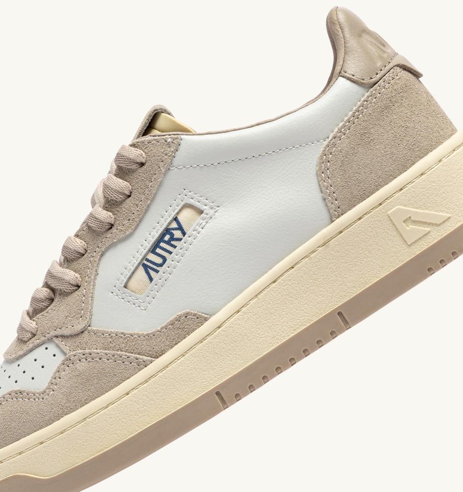 MEDALIST LOW IN FEATHER GRAY AND LAMB LEATHER AND SUEDE