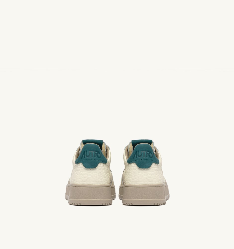 MEDALIST LOW IN FEATHER GRAY AND DARK SEA LEATHER