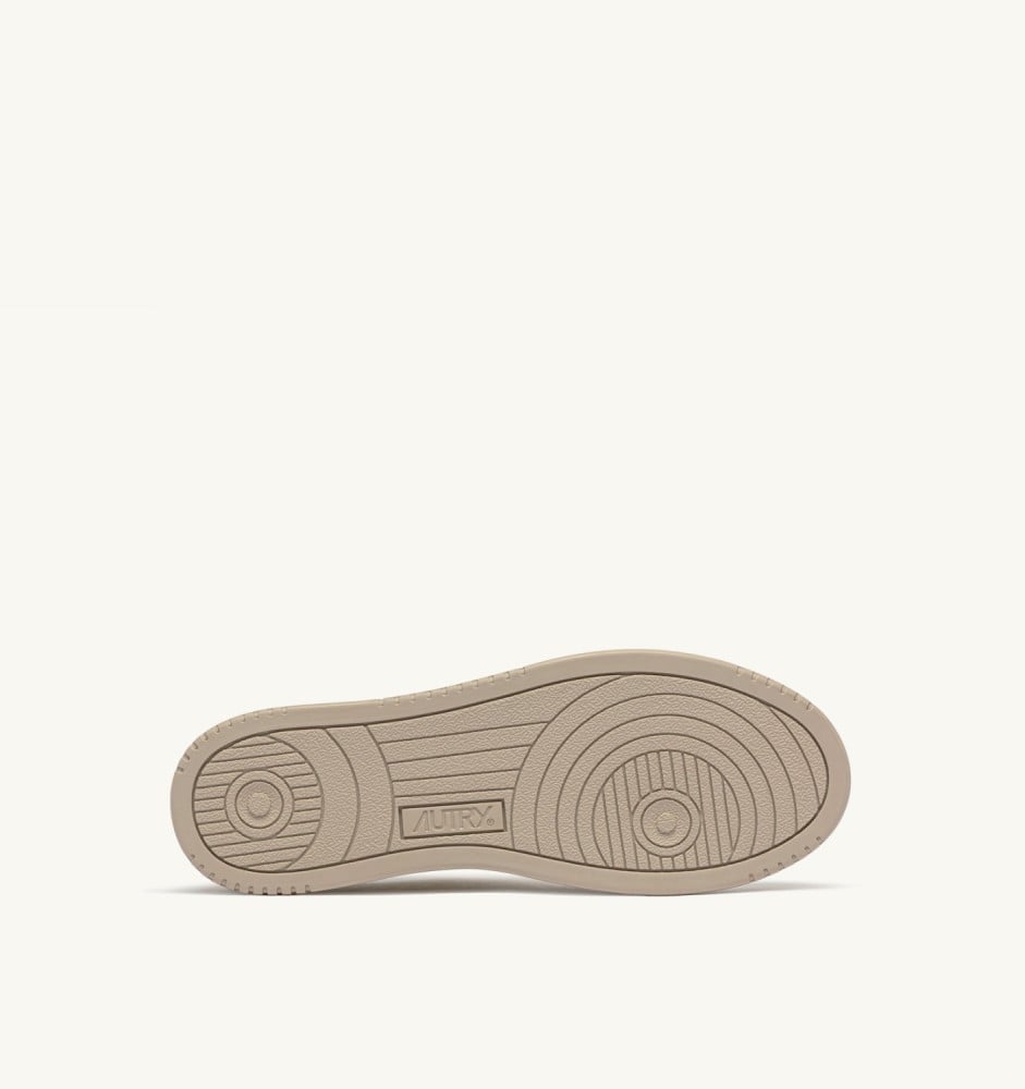 MEDALIST LOW IN FEATHER GRAY AND DARK SEA LEATHER