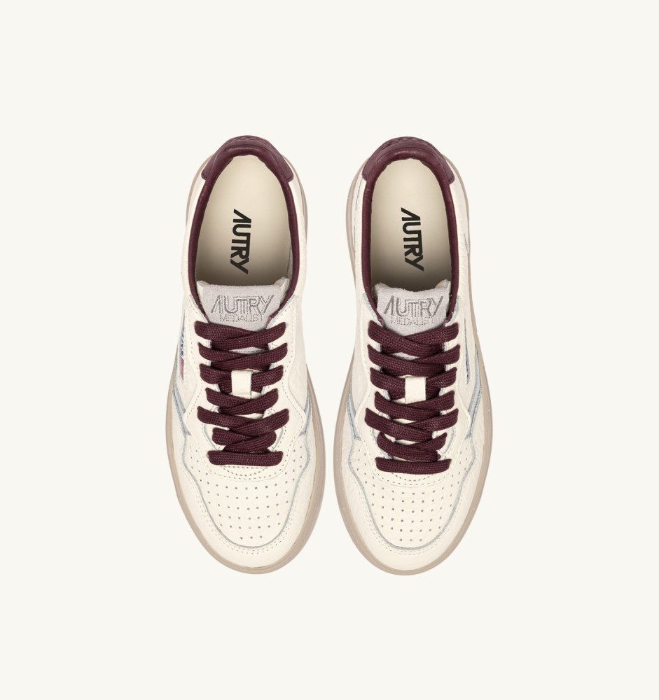 MEDALIST LOW IN FIG AND SILVER LEATHER