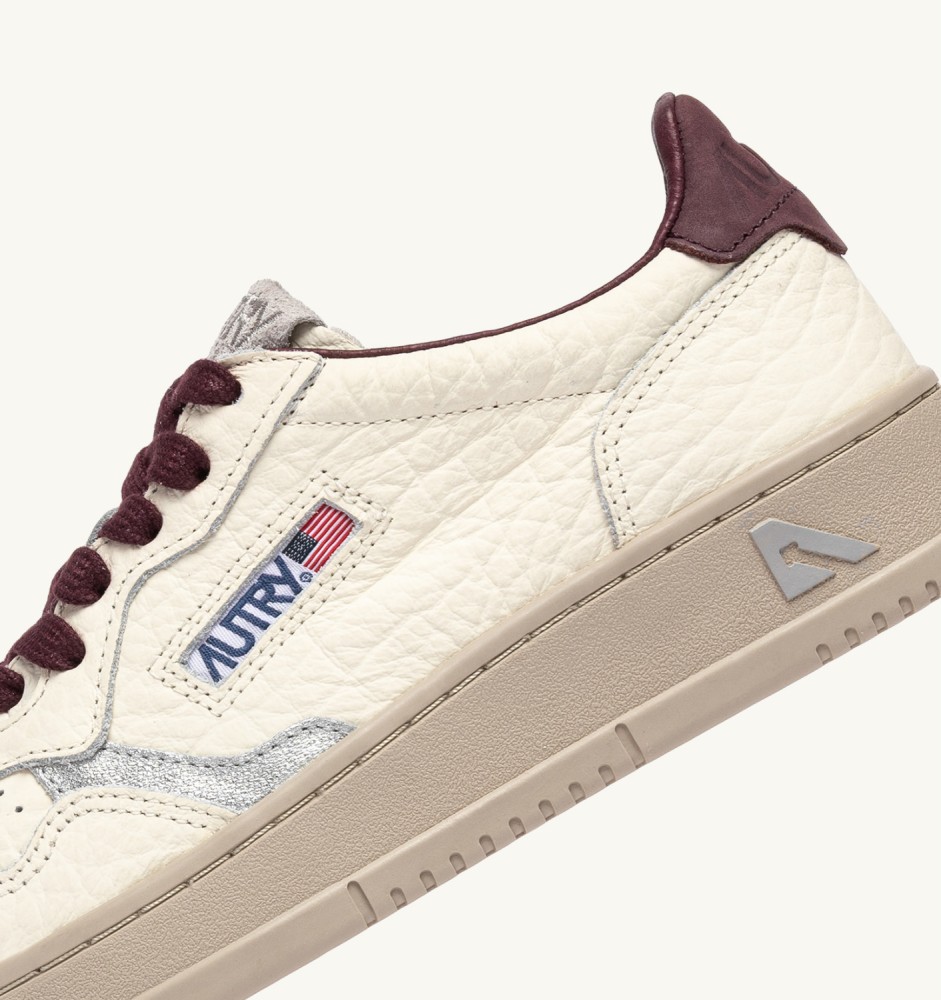 MEDALIST LOW IN FIG AND SILVER LEATHER
