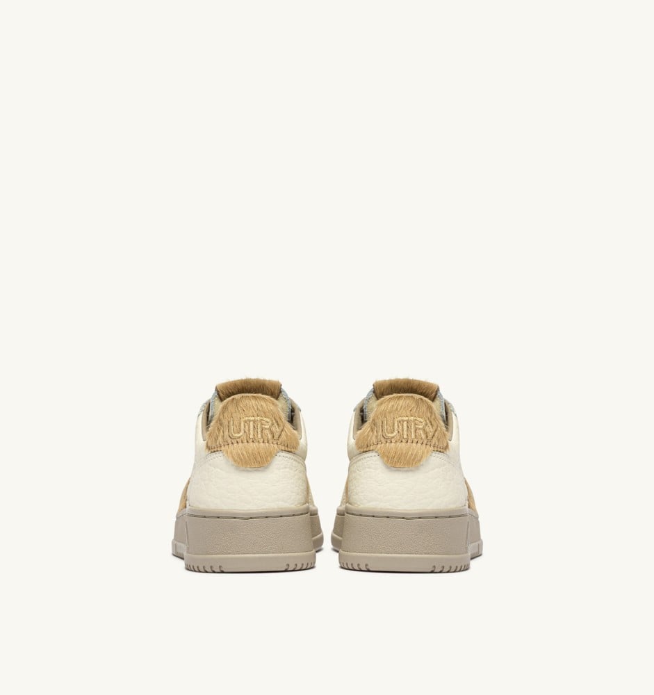 MEDALIST LOW IN SAND LEATHER