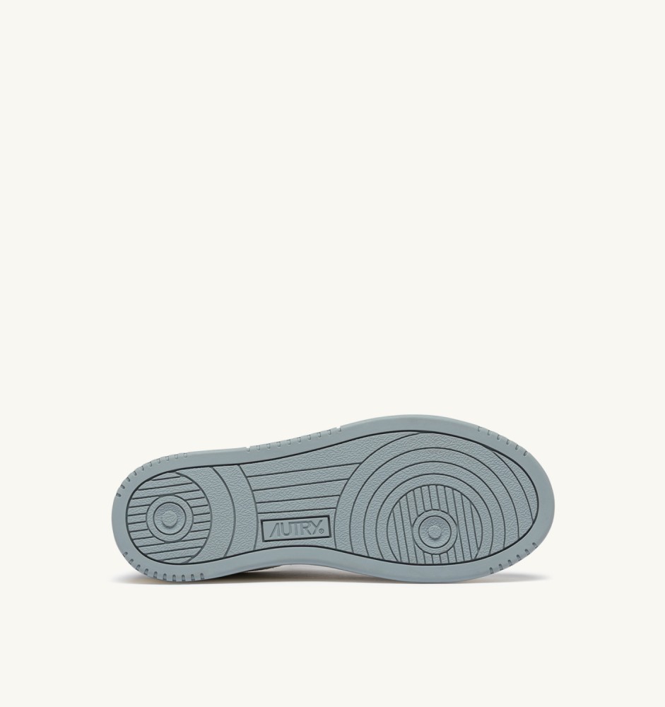 MEDALIST LOW IN SILVER AND POOL SUGAR SUEDE