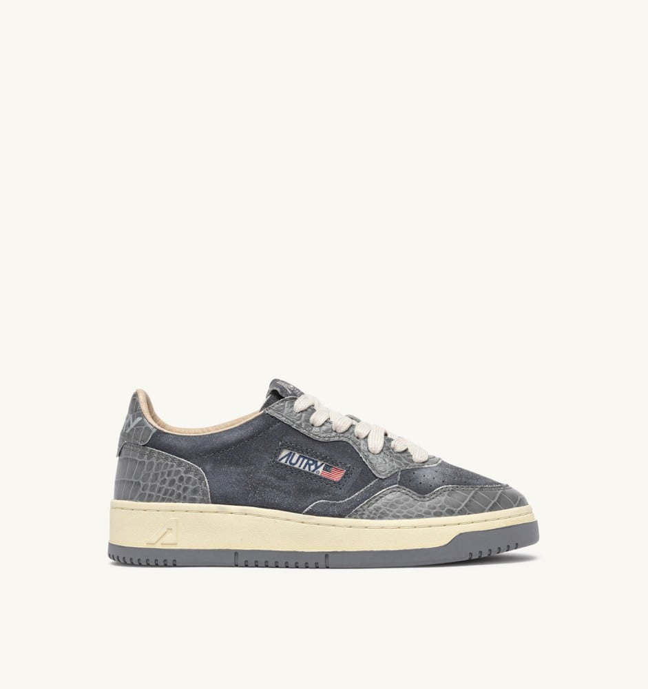 MEDALIST LOW IN NIGHT OWL SUEDE AND LEATHER
