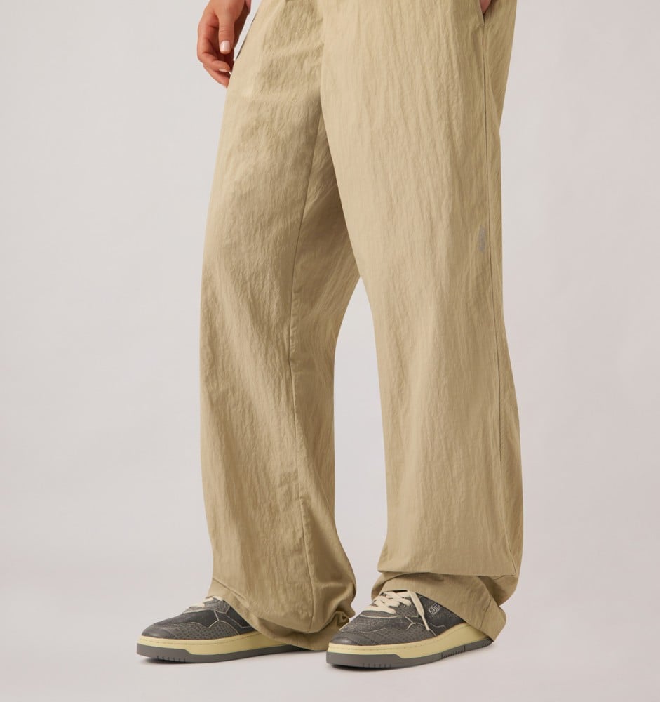 MEDALIST LOW IN NIGHT OWL SUEDE AND LEATHER