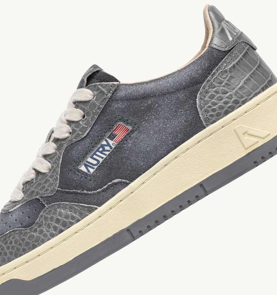 MEDALIST LOW IN NIGHT OWL SUEDE AND LEATHER