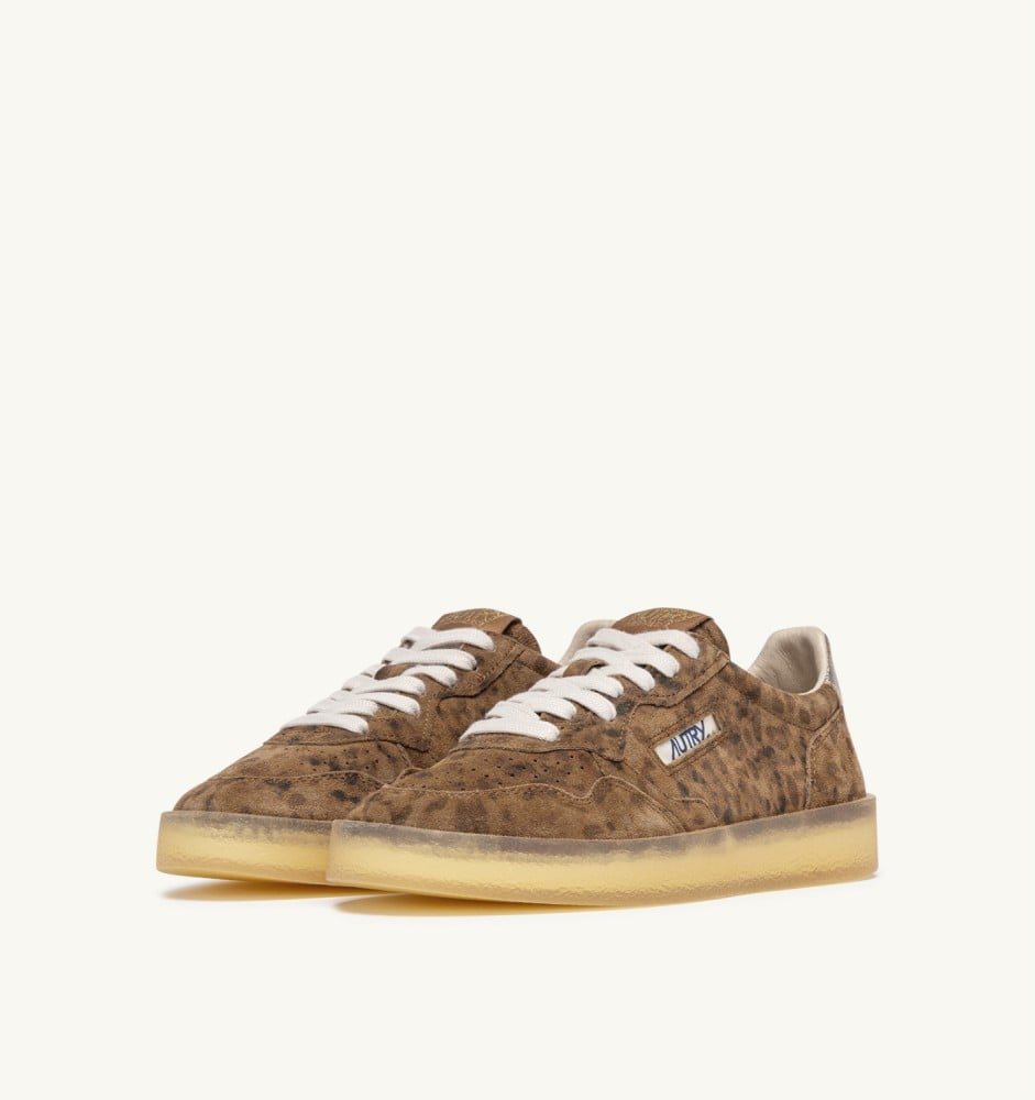 MEDALIST LOW IN EVYLEO AND PLATINUM SUEDE
