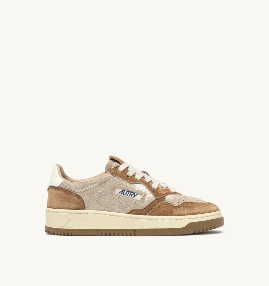 MEDALIST LOW IN PLATINUM AND BEIGE SUGAR SUEDE