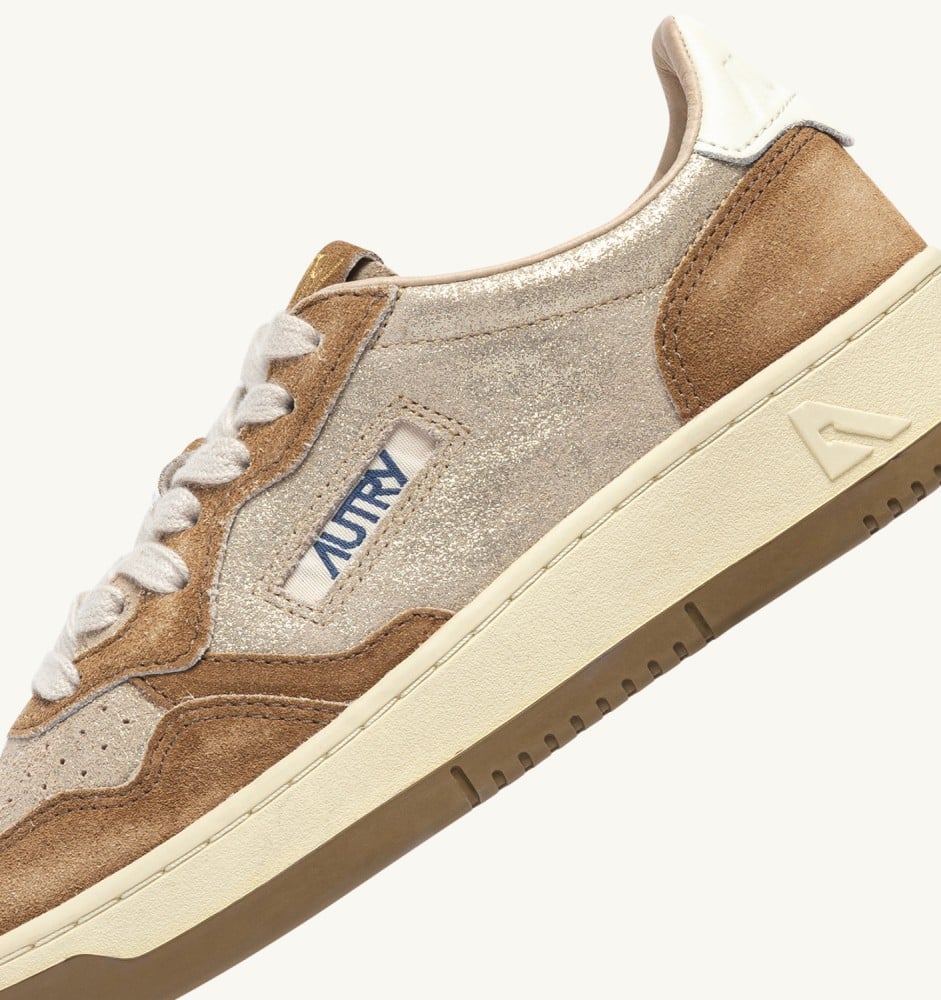 MEDALIST LOW IN PLATINUM AND BEIGE SUGAR SUEDE