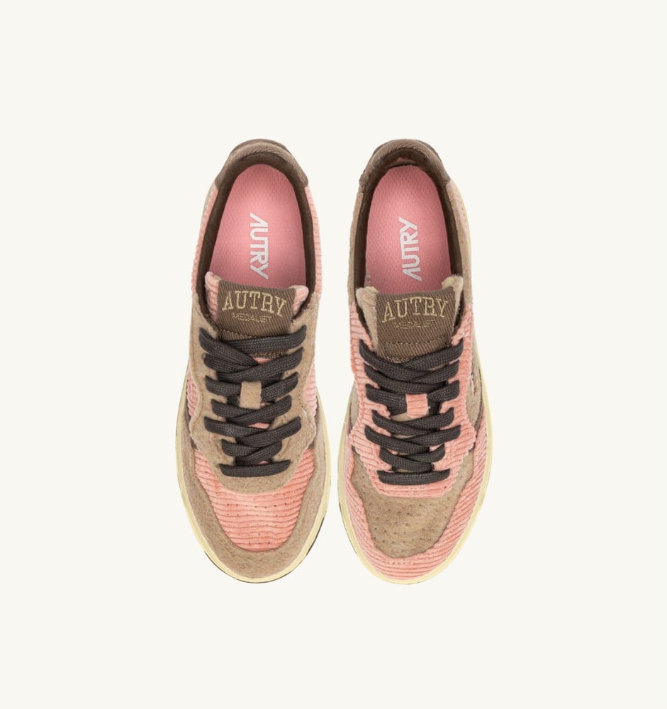MEDALIST LOW IN PINK DOLPHIN, CHOCOLATE CHIP AND FEATHER GRAY VELVET