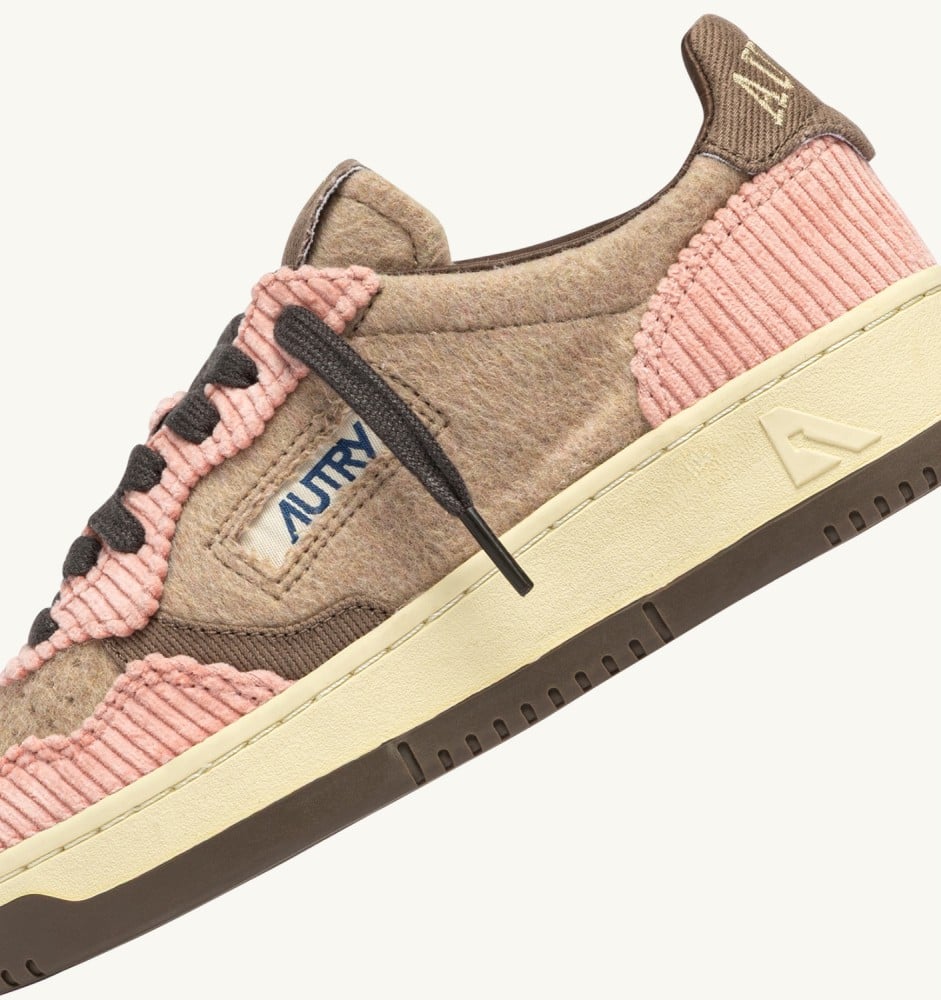 MEDALIST LOW IN PINK DOLPHIN, CHOCOLATE CHIP AND FEATHER GRAY VELVET
