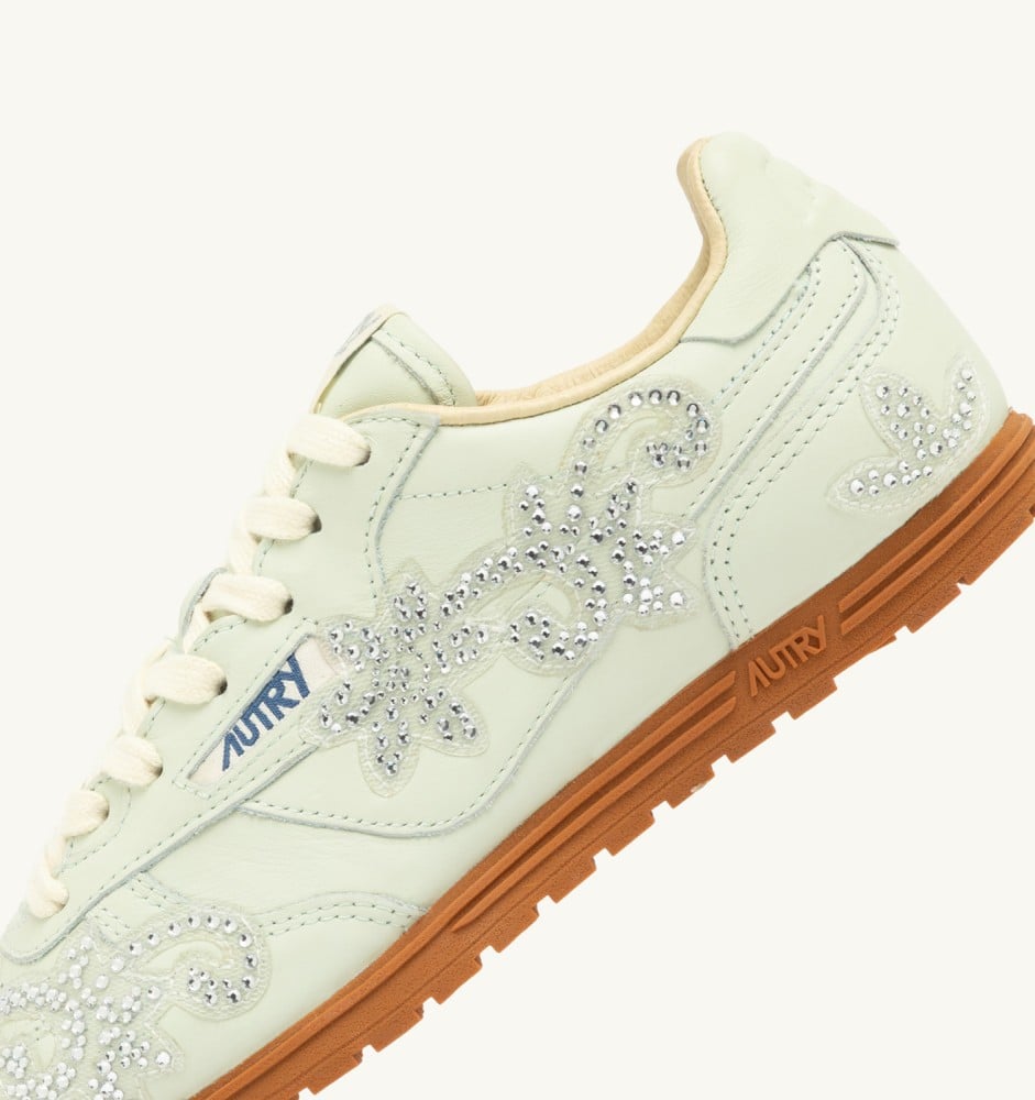 WINDSPIN IN BONE WHITE LEATHER WITH DECORATIONS