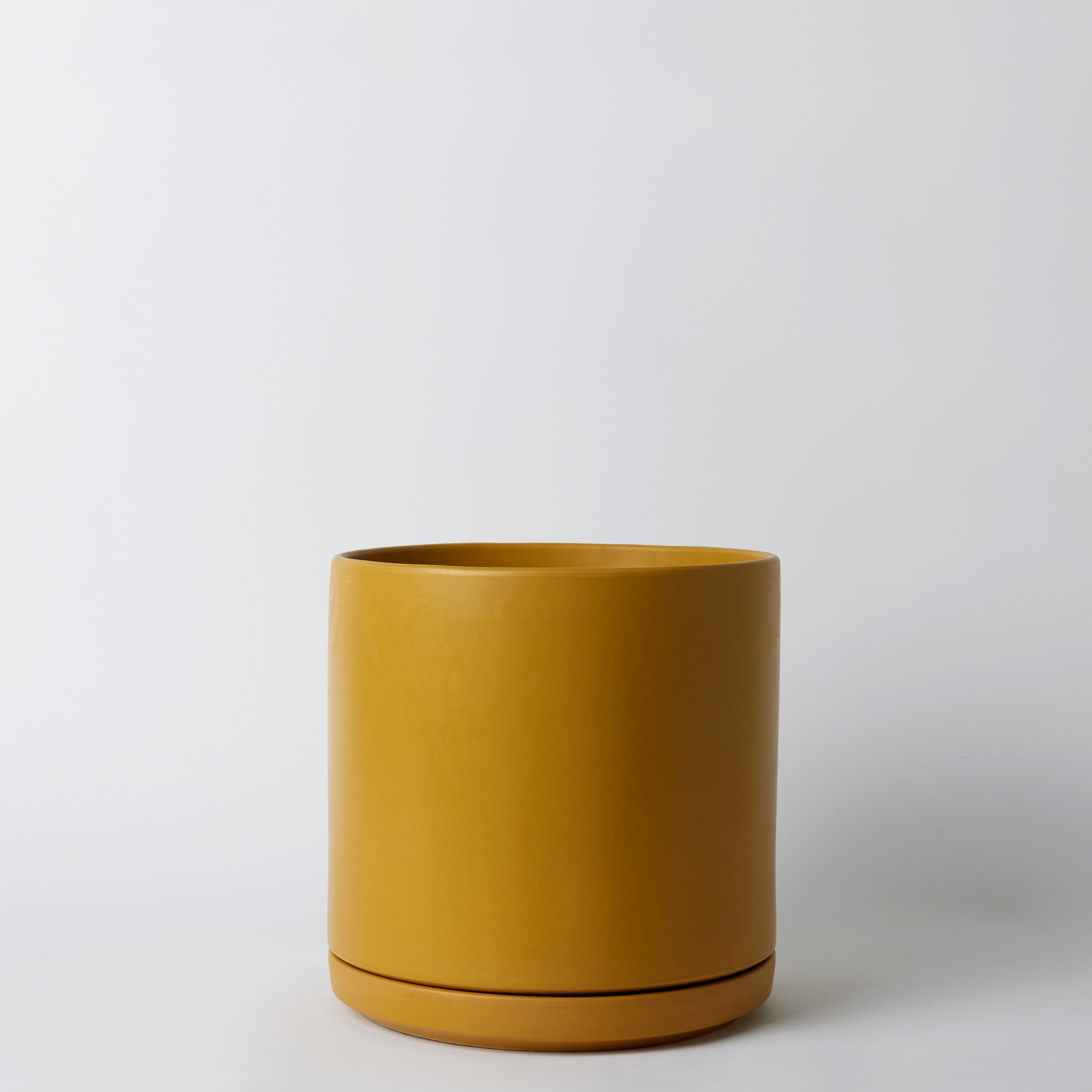 Minimalist Indoor Planter with Saucer
