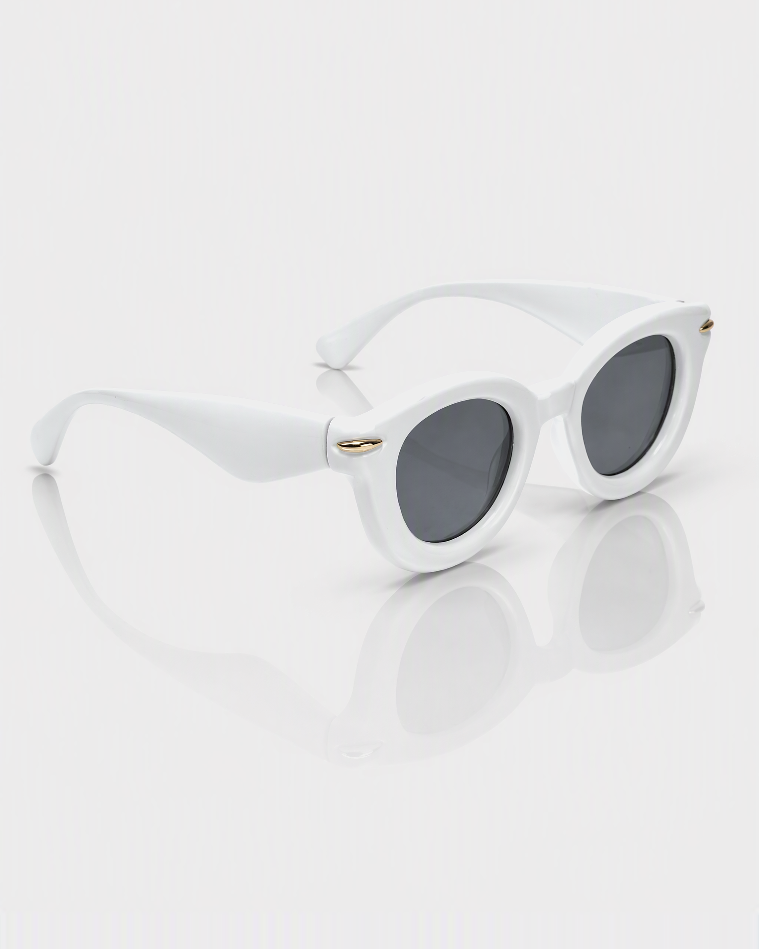 Cosmo White product image 3