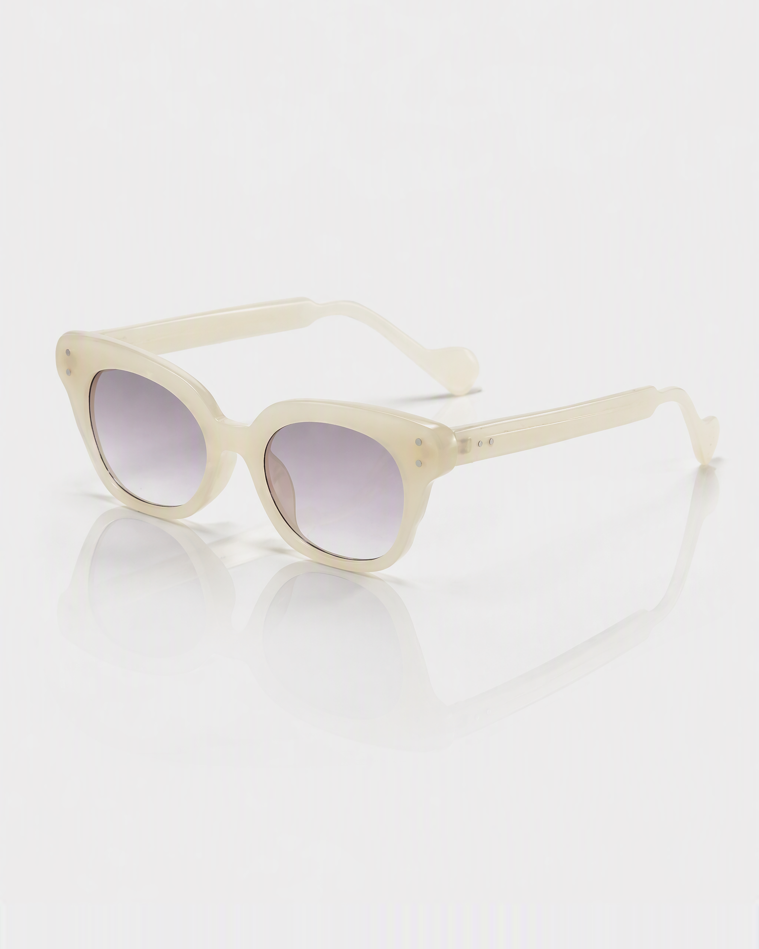 Maxine White product image 3