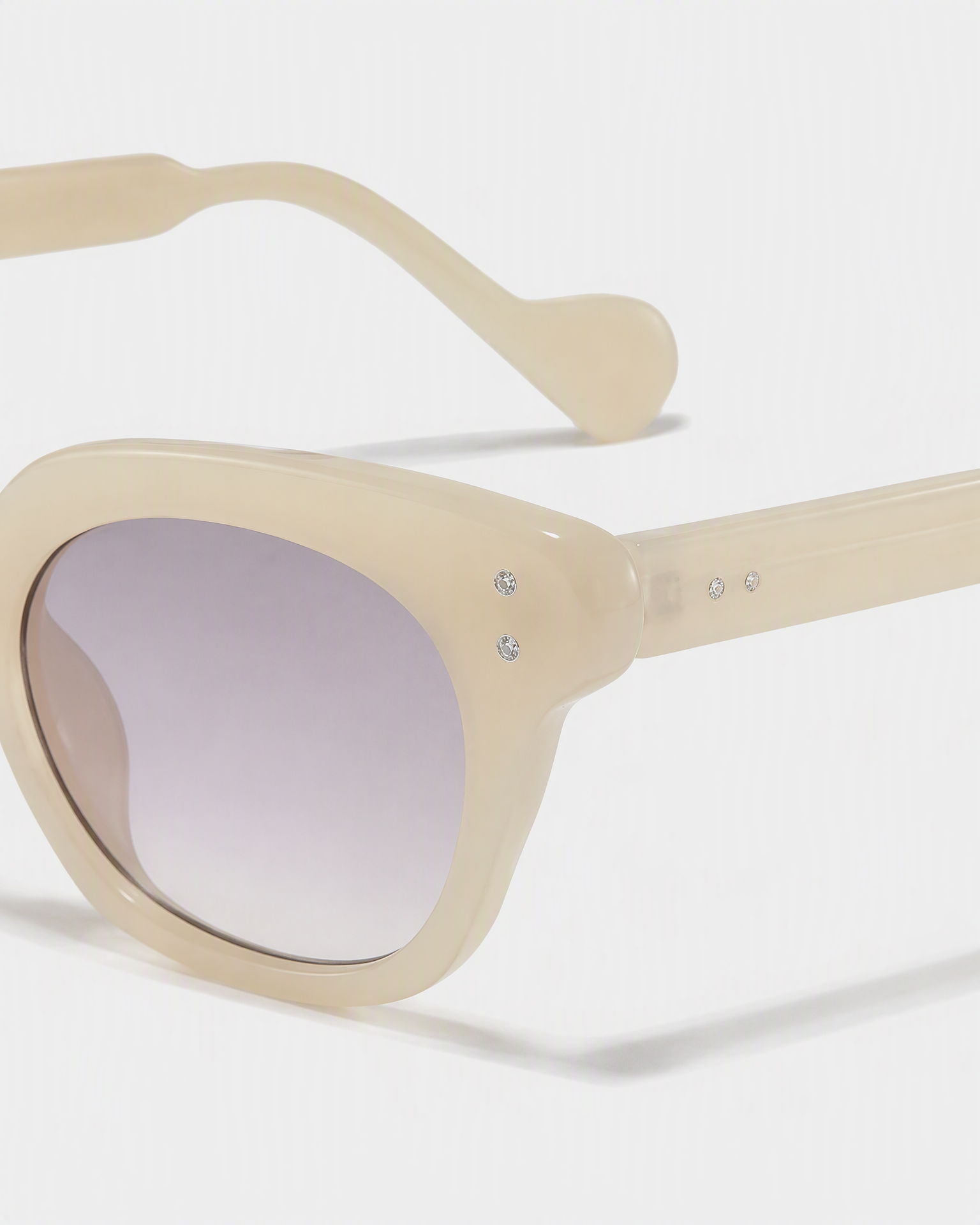 Maxine White product image 6