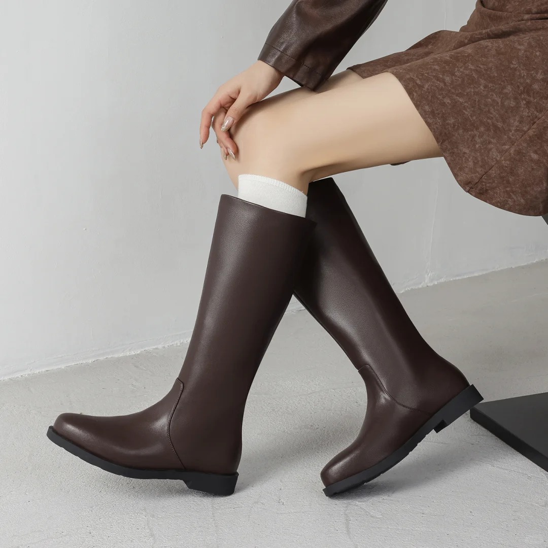 Straight-cut dark brown flat tall boots