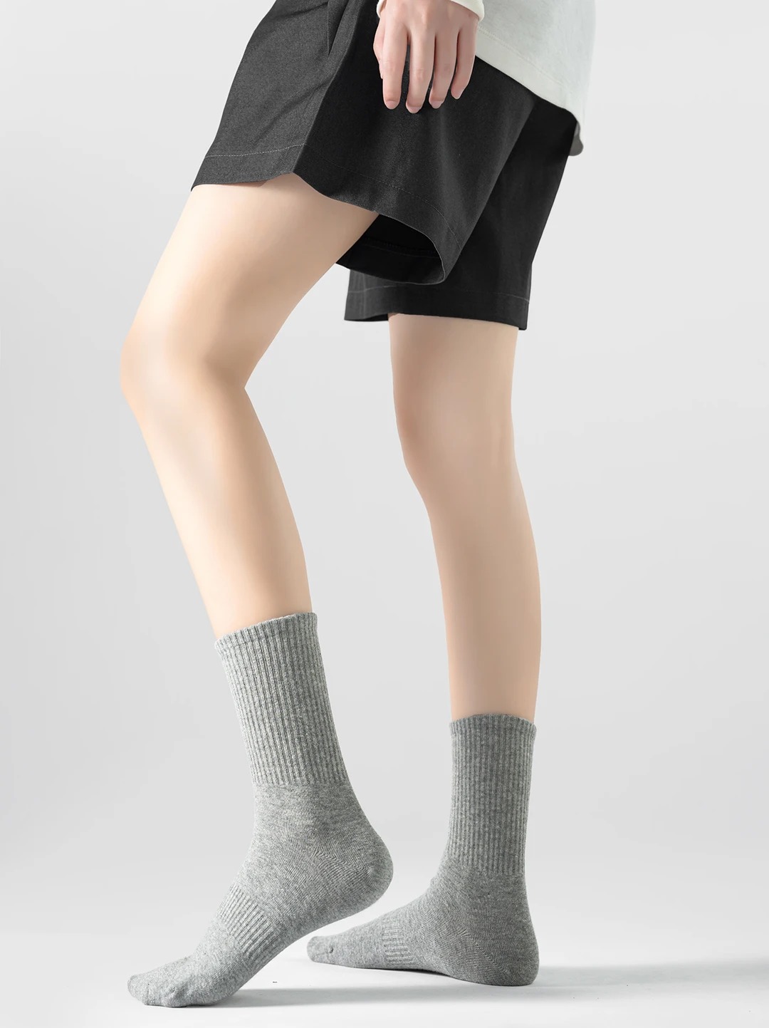 Ribbed light gray mid-calf sports socks