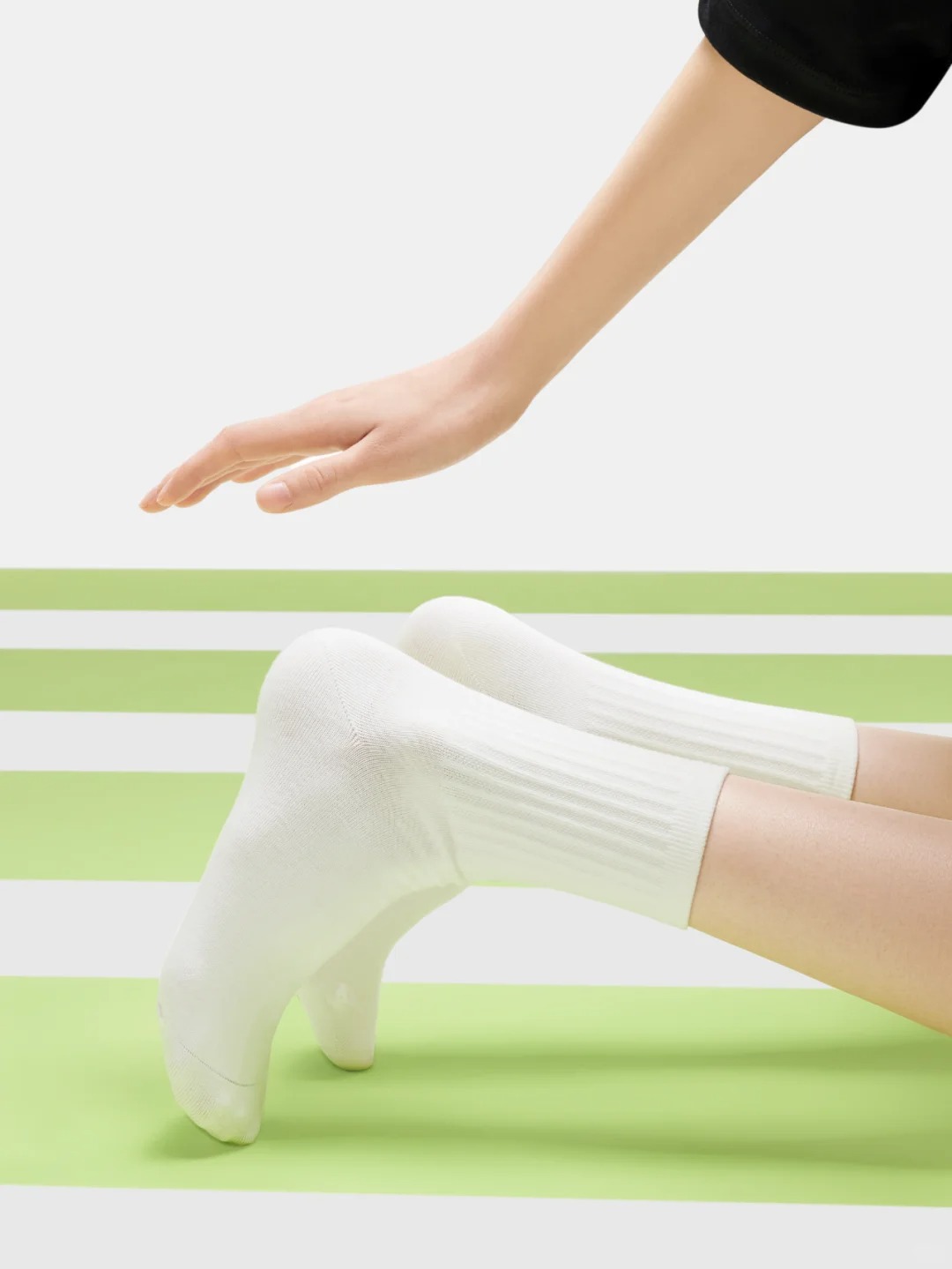 Pure white mid-calf cotton socks with a wide-ribbed design.