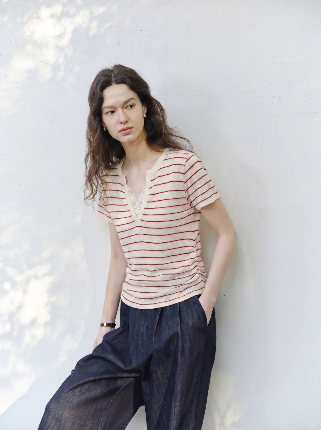 Red striped V-neck short-sleeved T-shirt