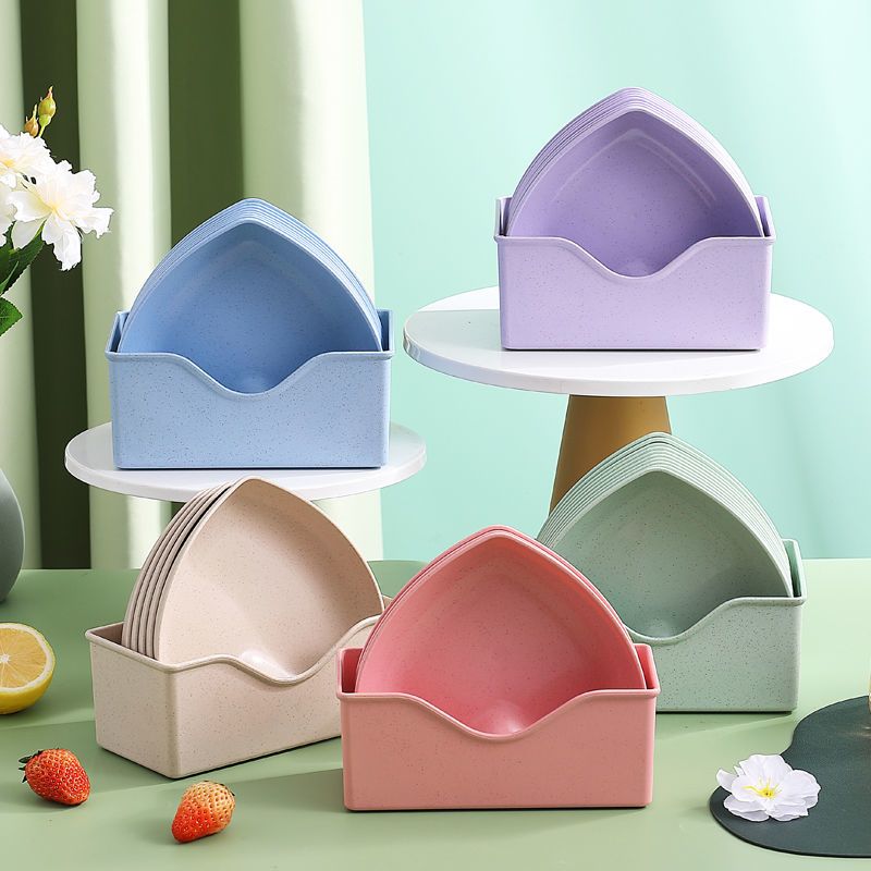 Plastic heart-shaped fruit plate
