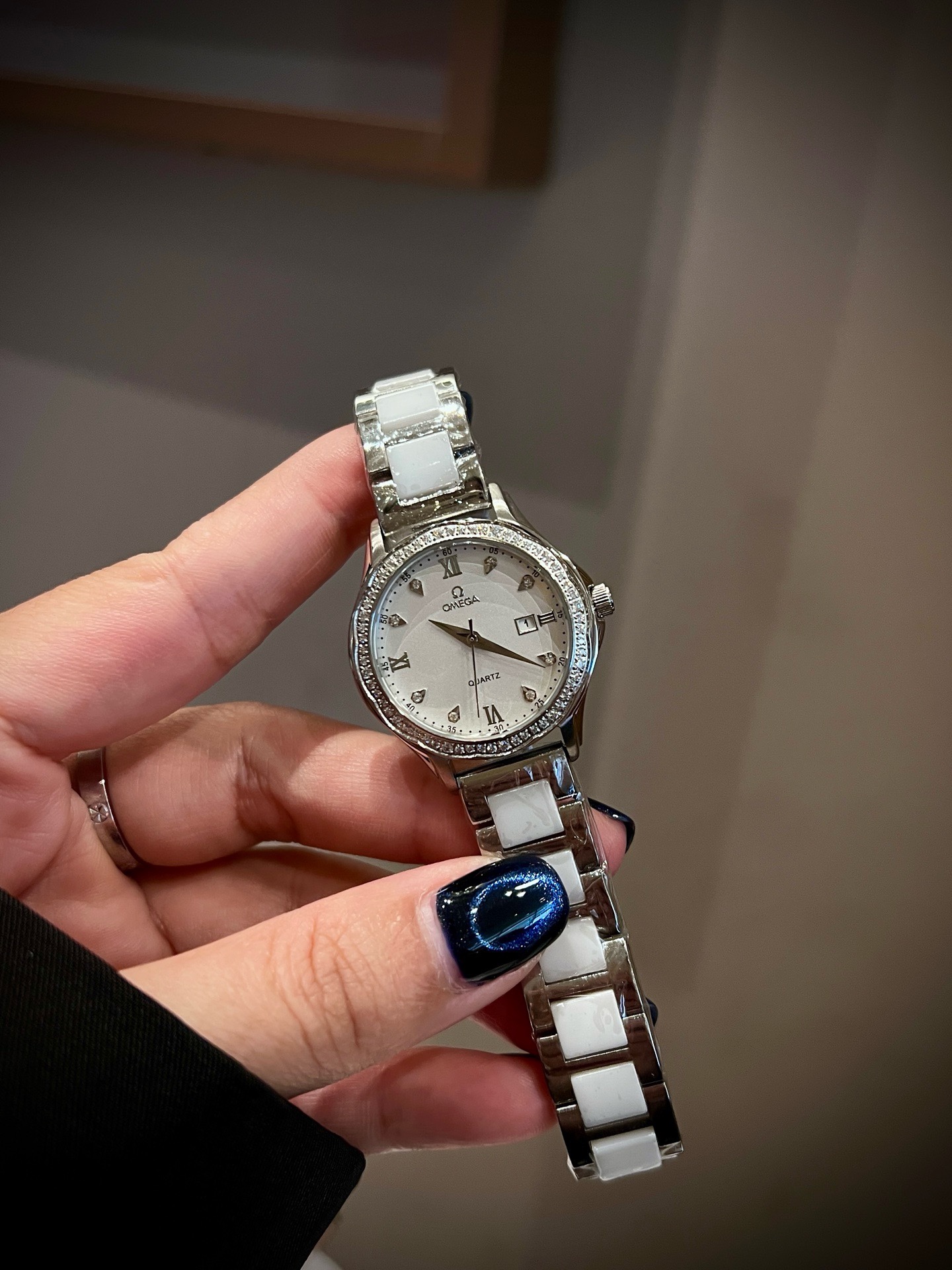 Omega Ladies Quartz Watch 30mm, Mother of Pearl Dial, 316L Stainless Steel Case Elegant Dress Wristwatch