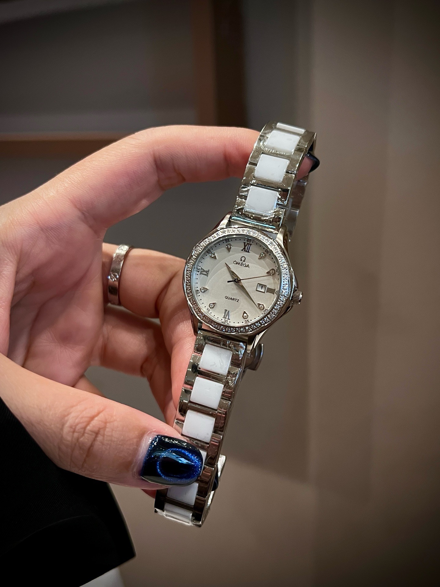Omega Ladies Quartz Watch 30mm, Mother of Pearl Dial, 316L Stainless Steel Case Elegant Dress Wristwatch