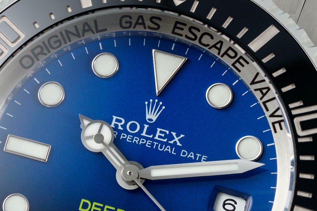Rolex Sea-Dweller Deepsea 44mm Dive Watch 904L Steel 3235 Integrated Movement