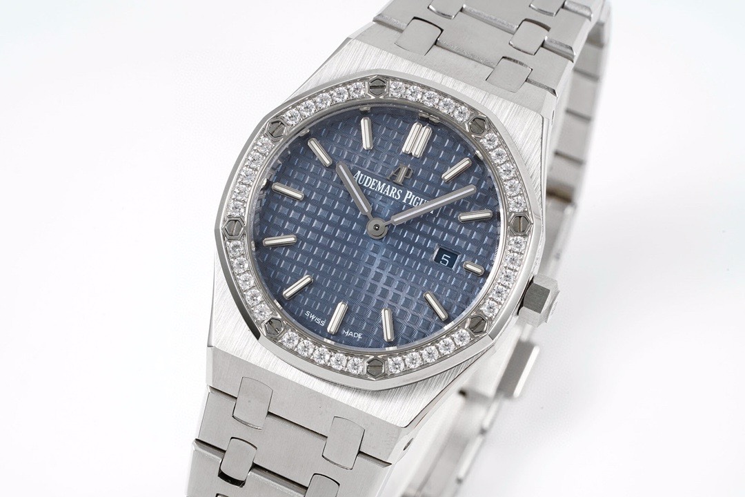 Audemars Piguet Royal Oak Ladies Quartz Watch 33mm, Ref.67651ST.ZZ.1261ST.01
