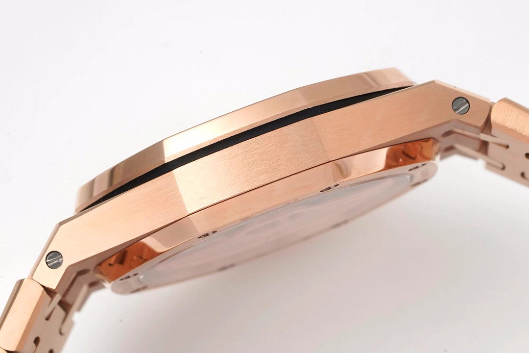 Audemars Piguet Royal Oak Ladies Automatic Watch 34mm, Ref.77350 / 77351