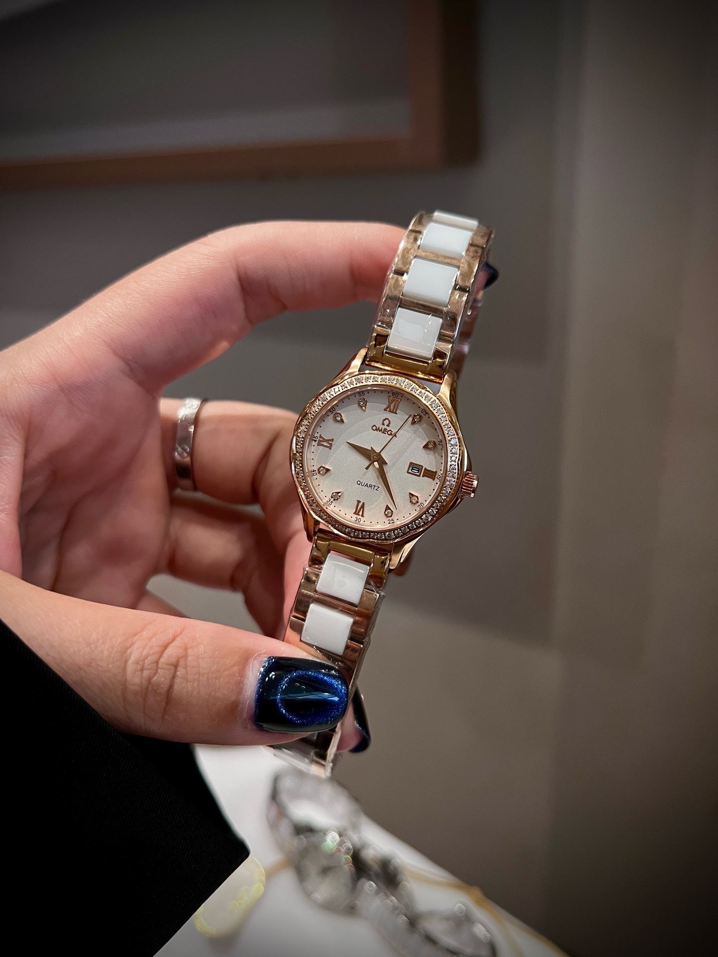 Omega Ladies Quartz Watch 30mm, Mother of Pearl Dial, 316L Stainless Steel Case Elegant Dress Wristwatch