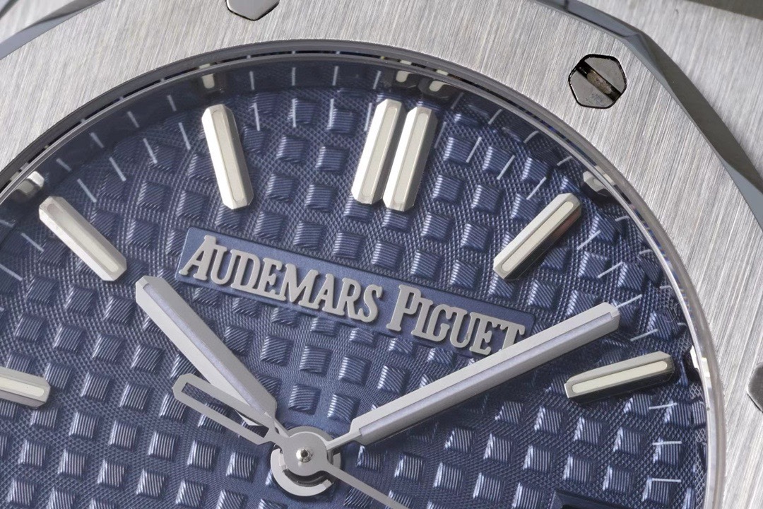 Audemars Piguet Royal Oak Ladies Automatic Watch 34mm, Ref.77350 / 77351