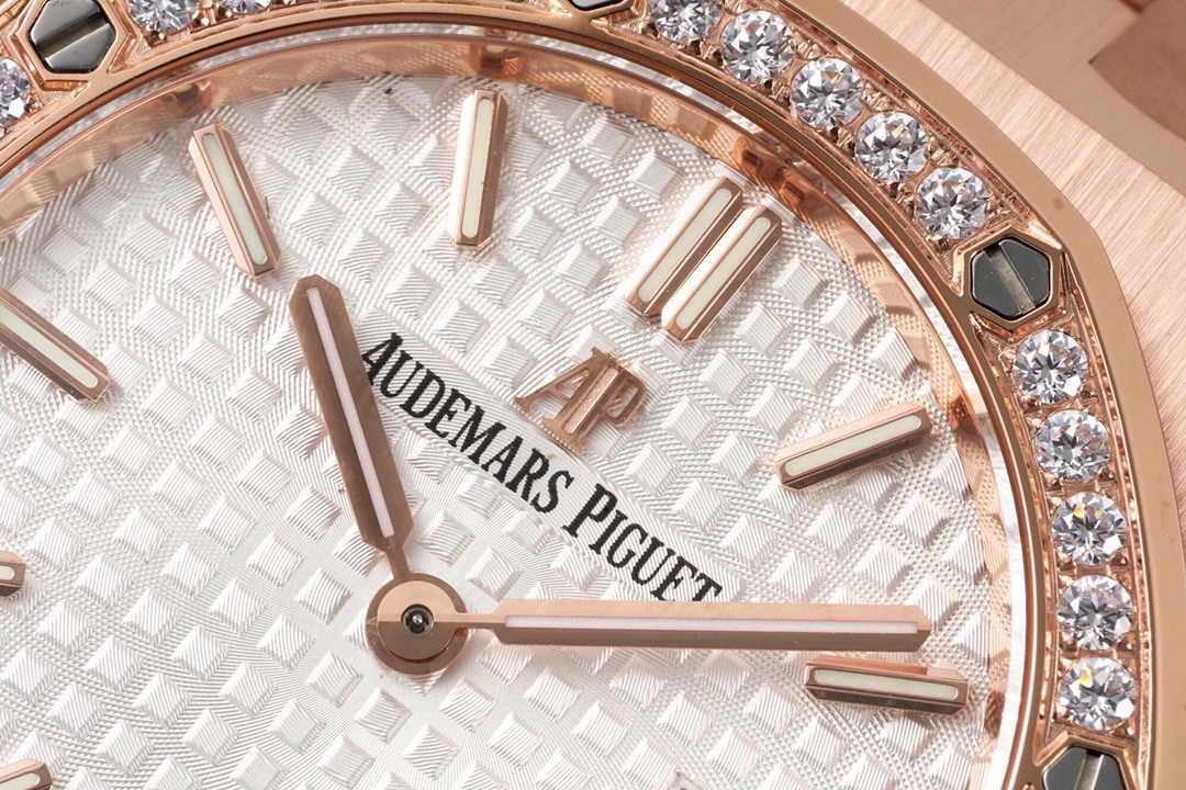 Audemars Piguet Royal Oak Ladies Quartz Watch 33mm, Ref.67651ST.ZZ.1261ST.01