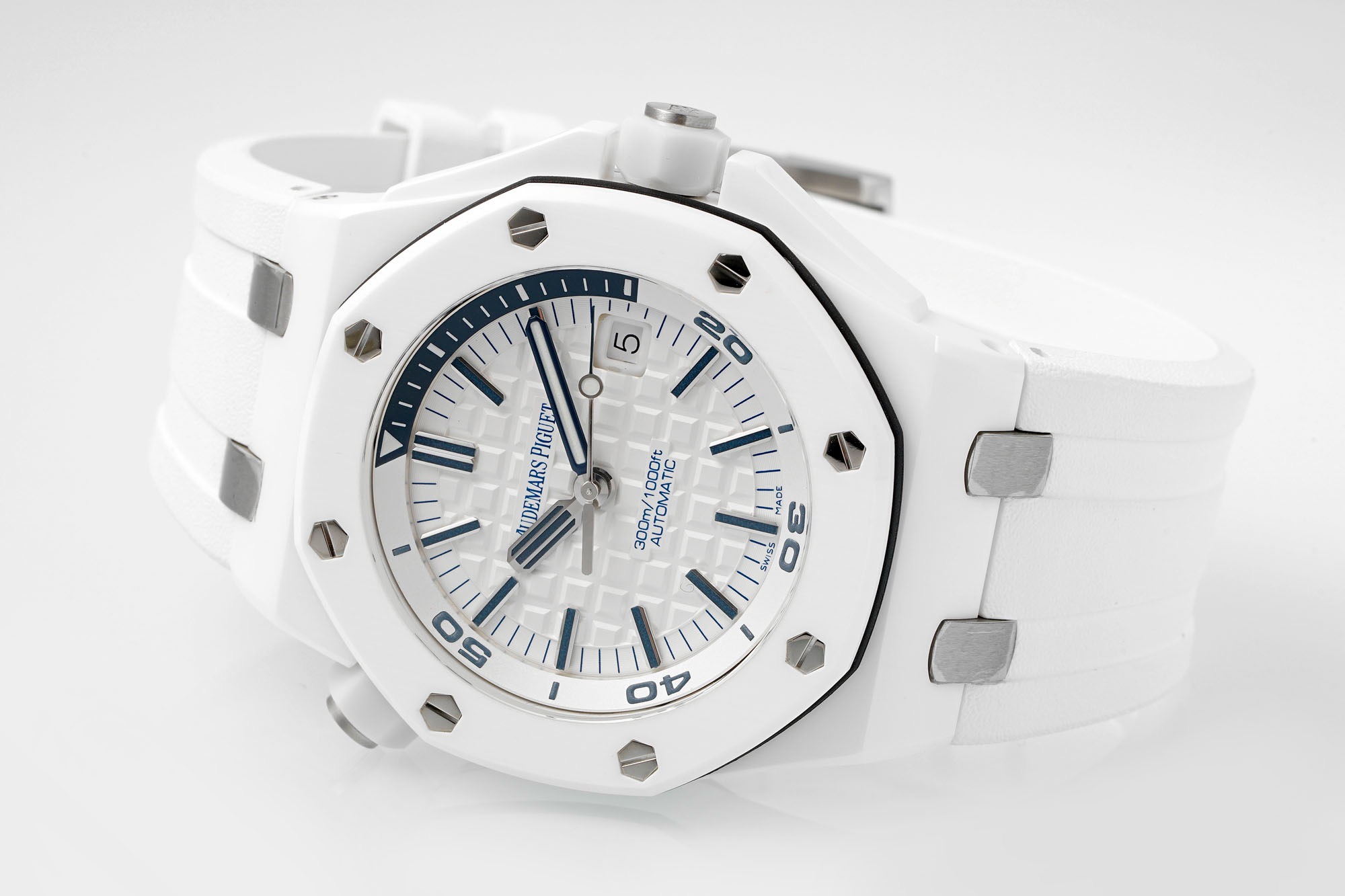Audemars Piguet Royal Oak Offshore Diver 15707CB White Ceramic Watch | APS Factory Cal.3120 Integrated Movement