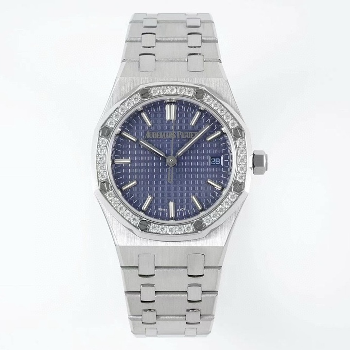 Audemars Piguet Royal Oak Ladies Automatic Watch 34mm, Ref.77350 / 77351