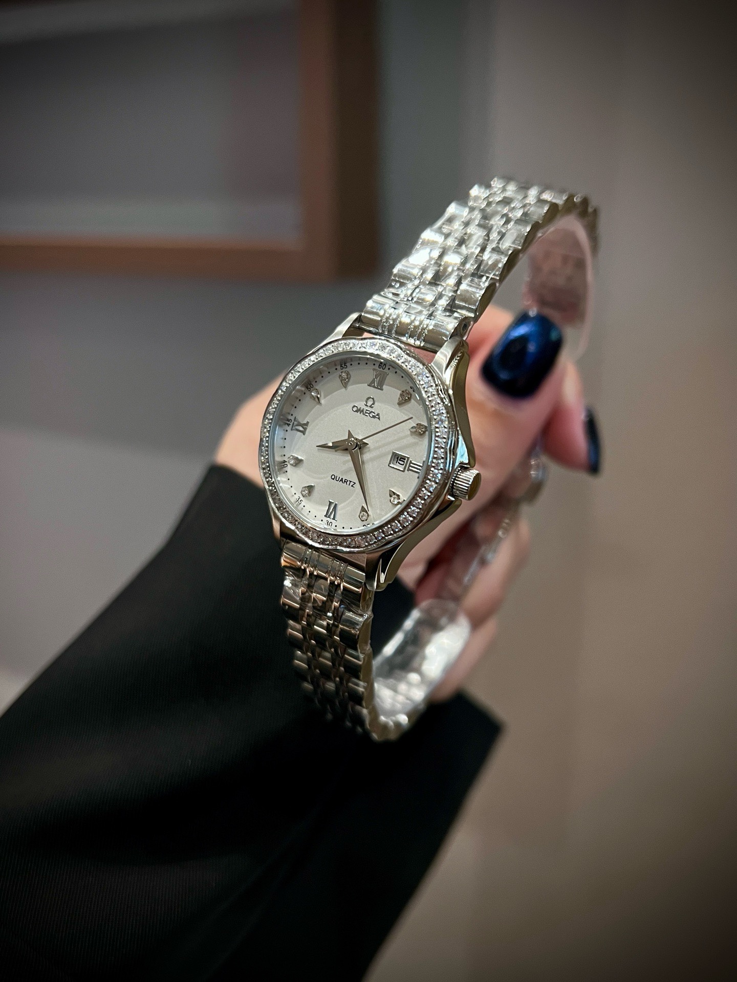 Omega Ladies Quartz Watch 30mm, Mother of Pearl Dial, 316L Stainless Steel Case Elegant Dress Wristwatch