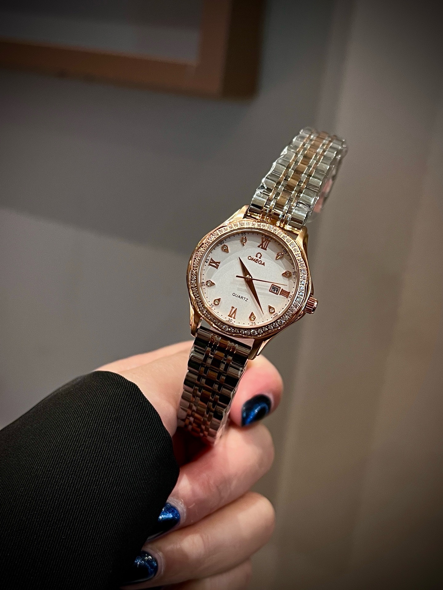 Omega Ladies Quartz Watch 30mm, Mother of Pearl Dial, 316L Stainless Steel Case Elegant Dress Wristwatch