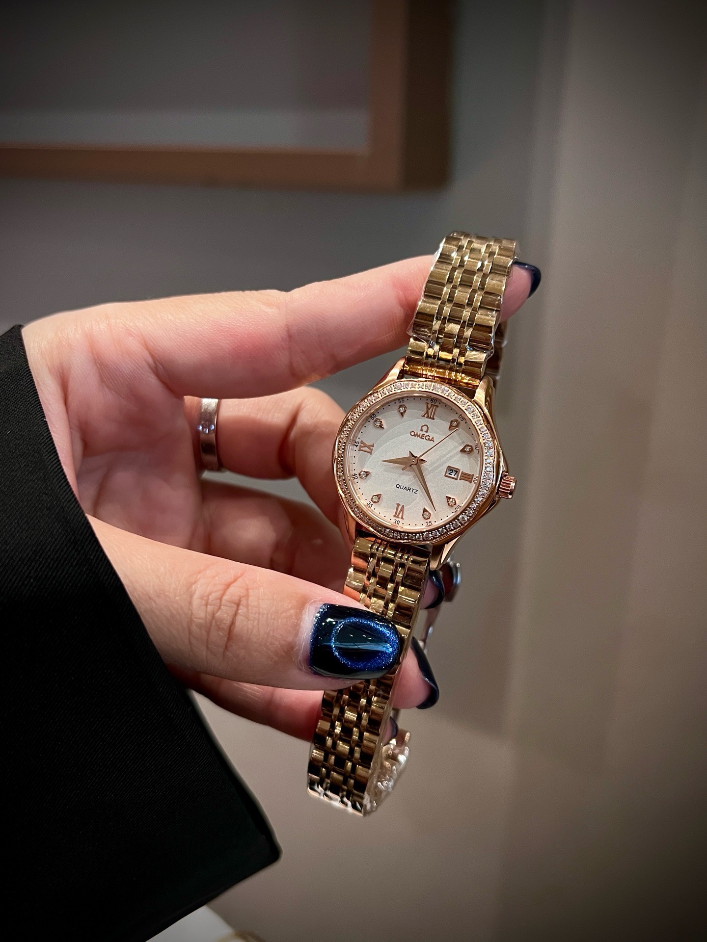 Omega Ladies Quartz Watch 30mm, Mother of Pearl Dial, 316L Stainless Steel Case Elegant Dress Wristwatch