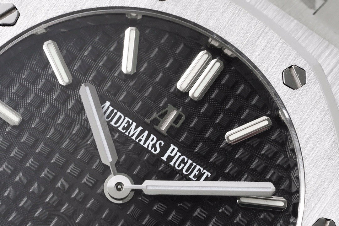 Audemars Piguet Royal Oak Ladies Quartz Watch 33mm, Ref.67651ST.ZZ.1261ST.01