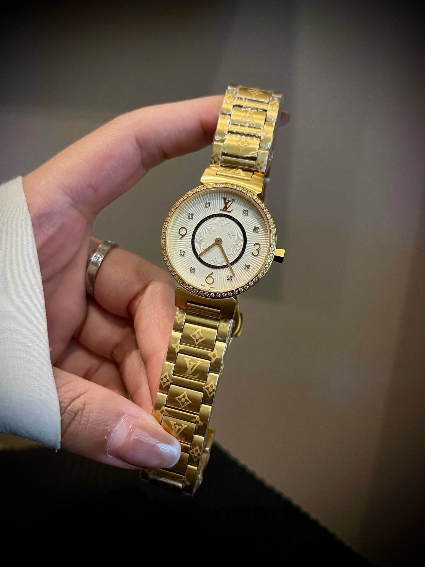 Louis Vuitton Tambour Slim 34mm Women Watch, Inlaid Crystal Dial Quick Release Leather Band
