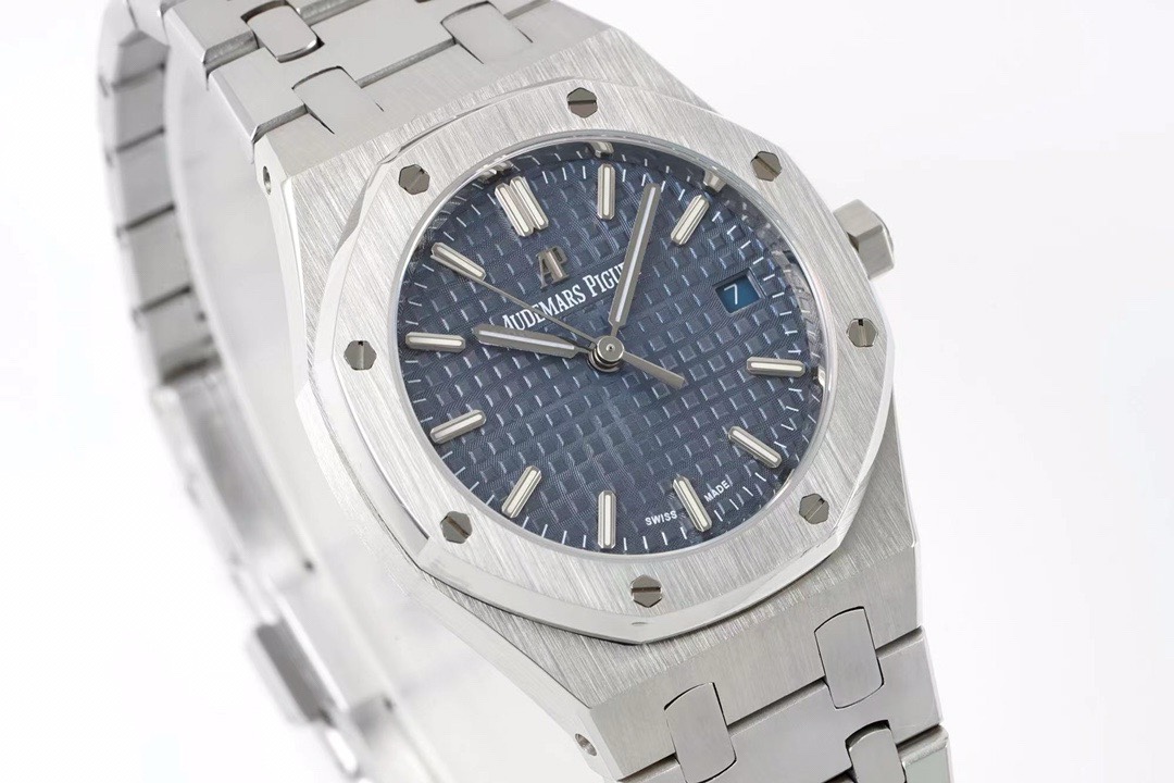 Audemars Piguet Royal Oak Ladies Automatic Watch 34mm, Ref.77350 / 77351