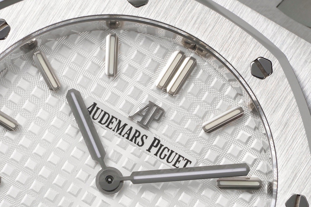 Audemars Piguet Royal Oak Ladies Quartz Watch 33mm, Ref.67651ST.ZZ.1261ST.01