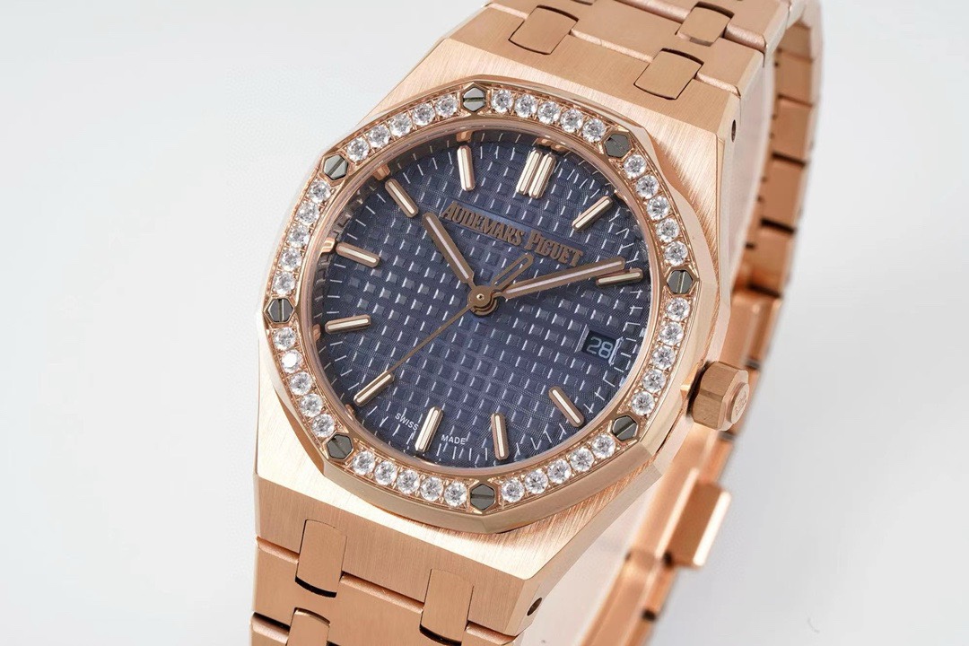 Audemars Piguet Royal Oak Ladies Automatic Watch 34mm, Ref.77350 / 77351