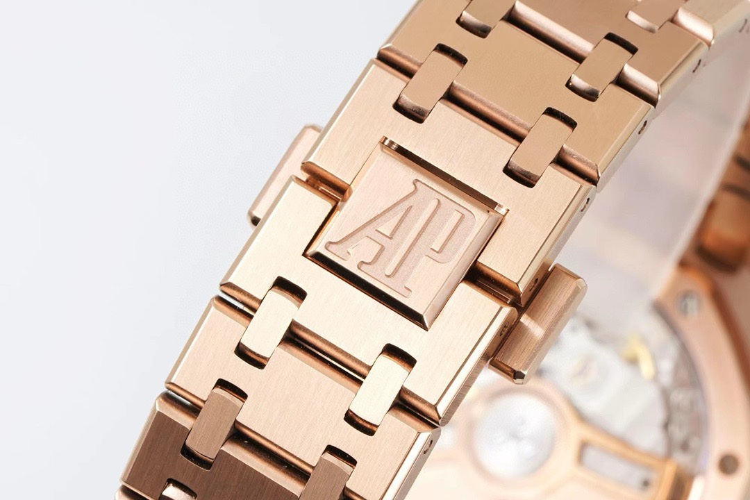 Audemars Piguet Royal Oak Ladies Automatic Watch 34mm, Ref.77350 / 77351