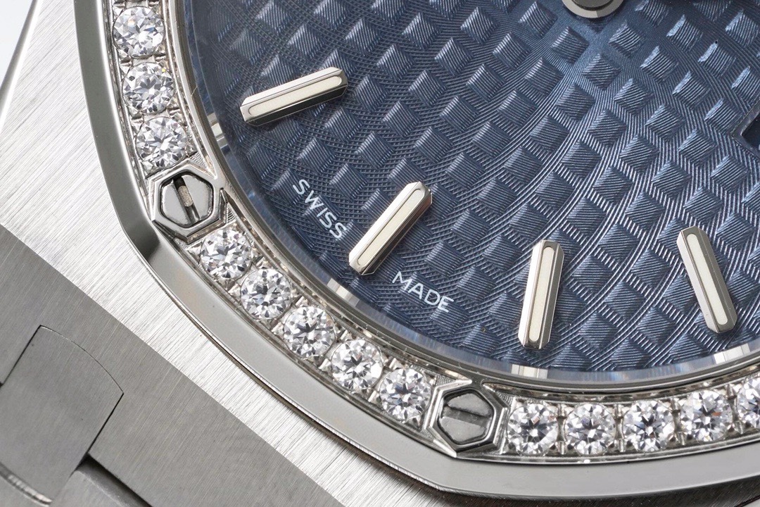 Audemars Piguet Royal Oak Ladies Quartz Watch 33mm, Ref.67651ST.ZZ.1261ST.01