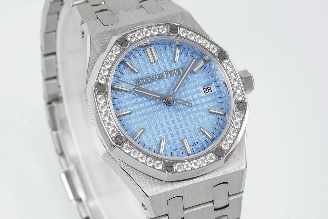 Audemars Piguet Royal Oak Ladies Automatic Watch 34mm, Ref.77350 / 77351