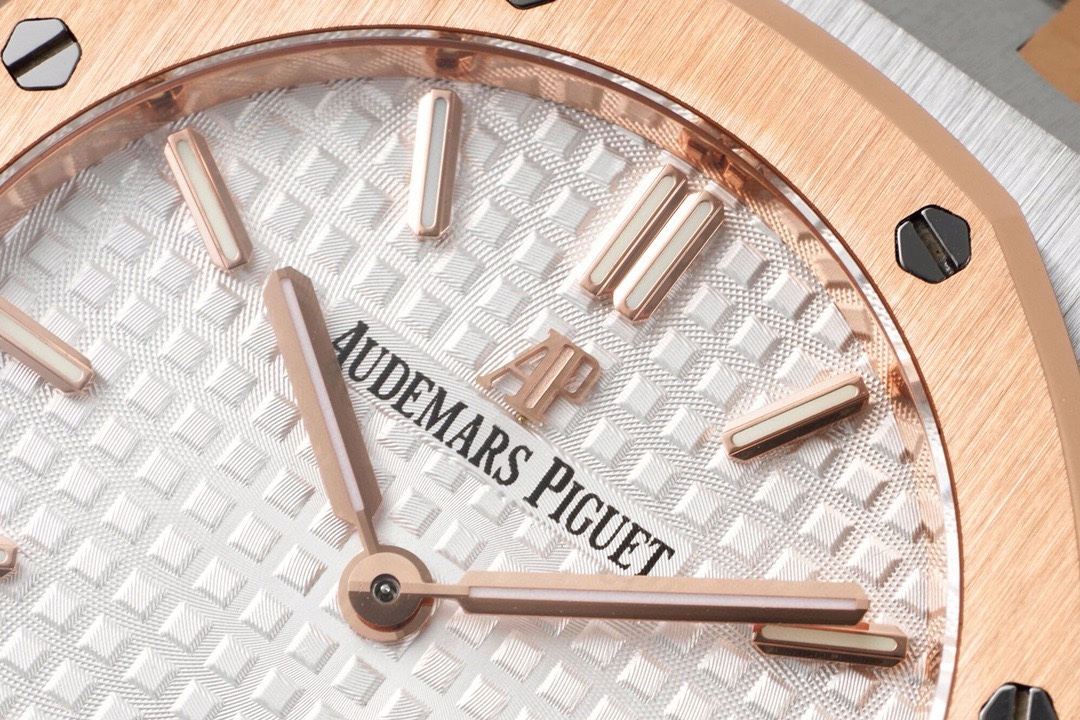 Audemars Piguet Royal Oak Ladies Quartz Watch 33mm, Ref.67651ST.ZZ.1261ST.01