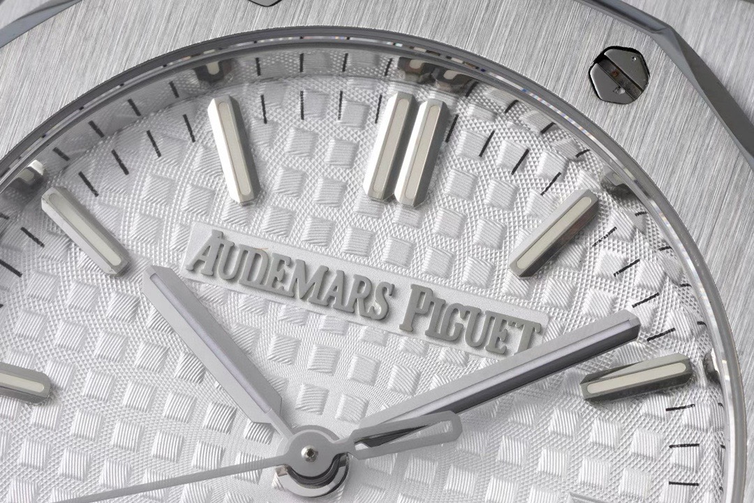 Audemars Piguet Royal Oak Ladies Automatic Watch 34mm, Ref.77350 / 77351