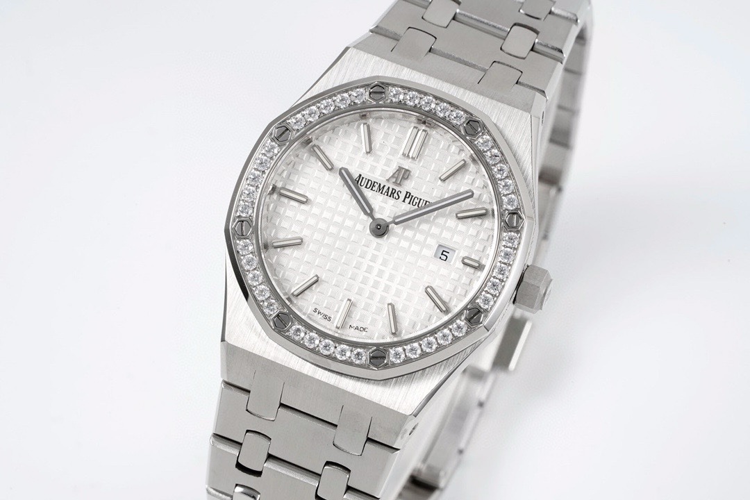 Audemars Piguet Royal Oak Ladies Quartz Watch 33mm, Ref.67651ST.ZZ.1261ST.01